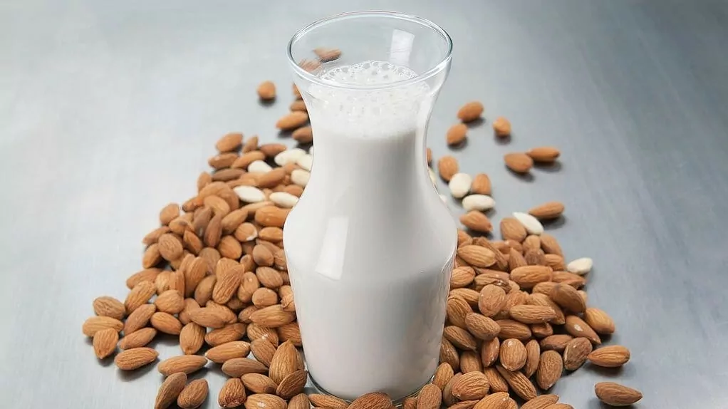 Almond Milk: Healthy Low Cholesterol Breakfast Options